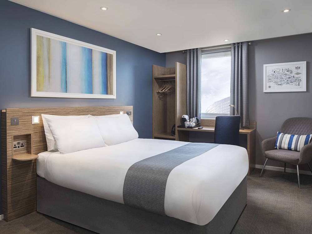 Travelodge London Ealing 6