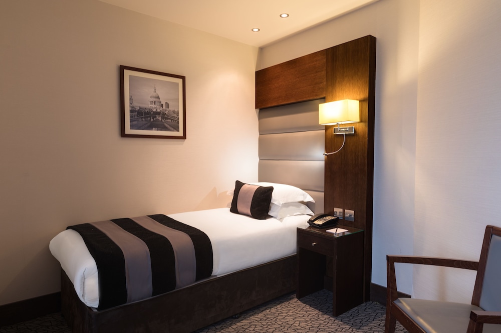 Park Grand Heathrow 15