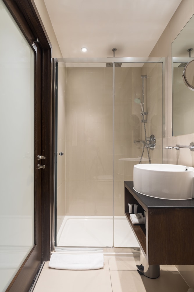 Park Grand Heathrow 24