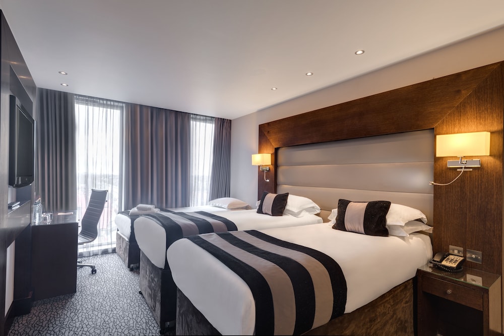 Park Grand Heathrow 18