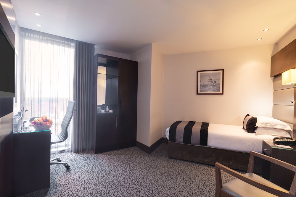 Park Grand Heathrow 14