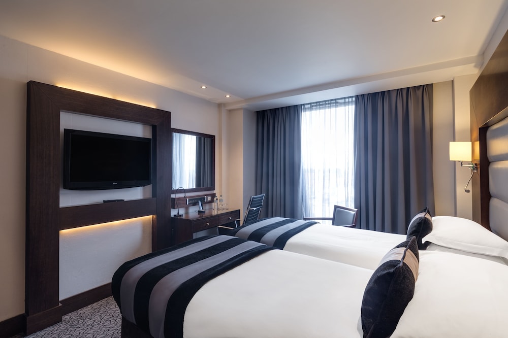 Park Grand Heathrow 16