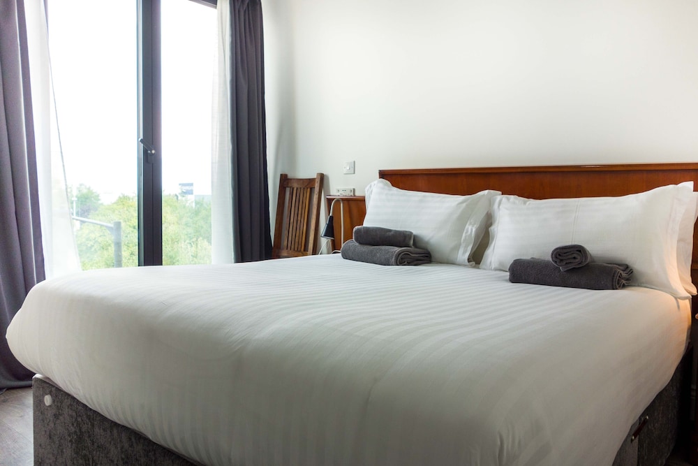 Abbey Point Hotel 8