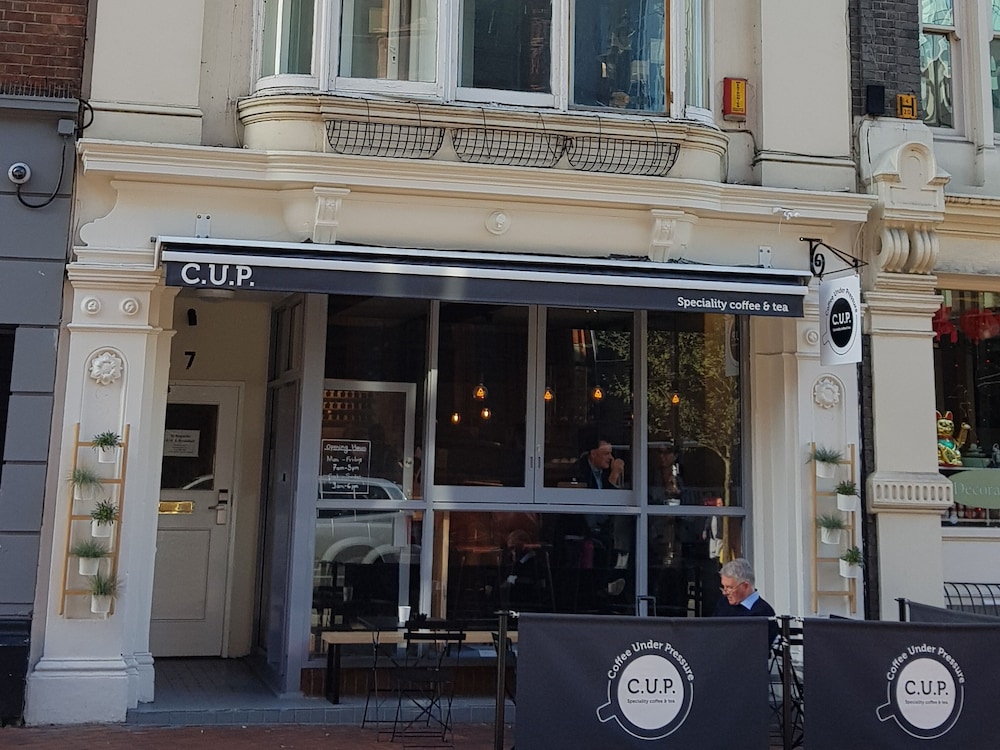 La Baguette B&B and Cafe 7