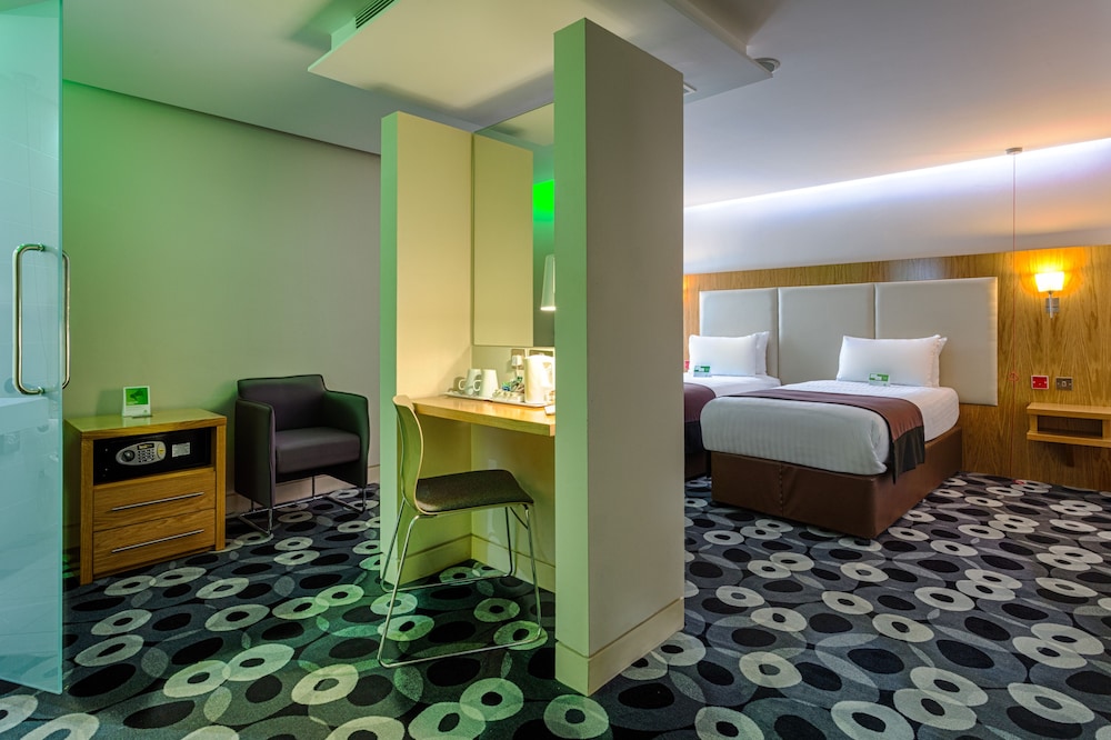 Holiday Inn Sittingbourne 21