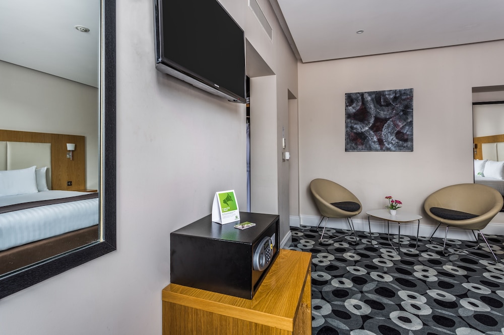 Holiday Inn Sittingbourne 9