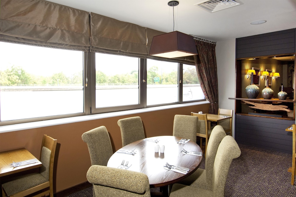 Premier Inn London Hanger Lane 16