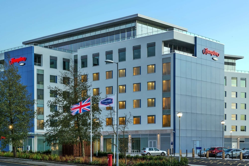 Hampton by Hilton London Luton Airport 12