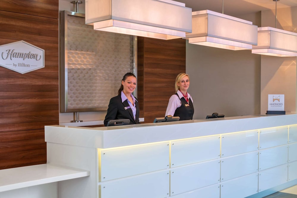 Hampton by Hilton London Luton Airport 3