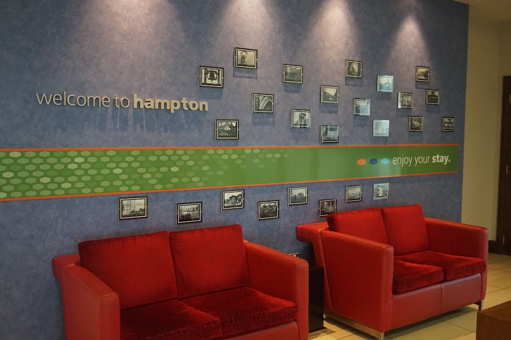 Hampton by Hilton London Luton Airport 1