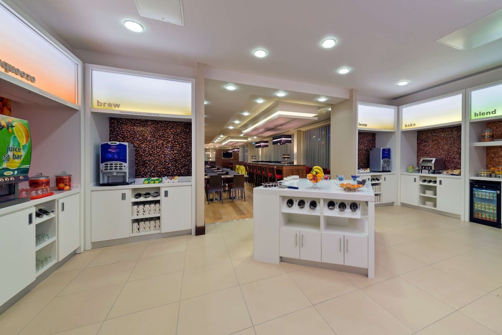 Hampton by Hilton London Luton Airport 15