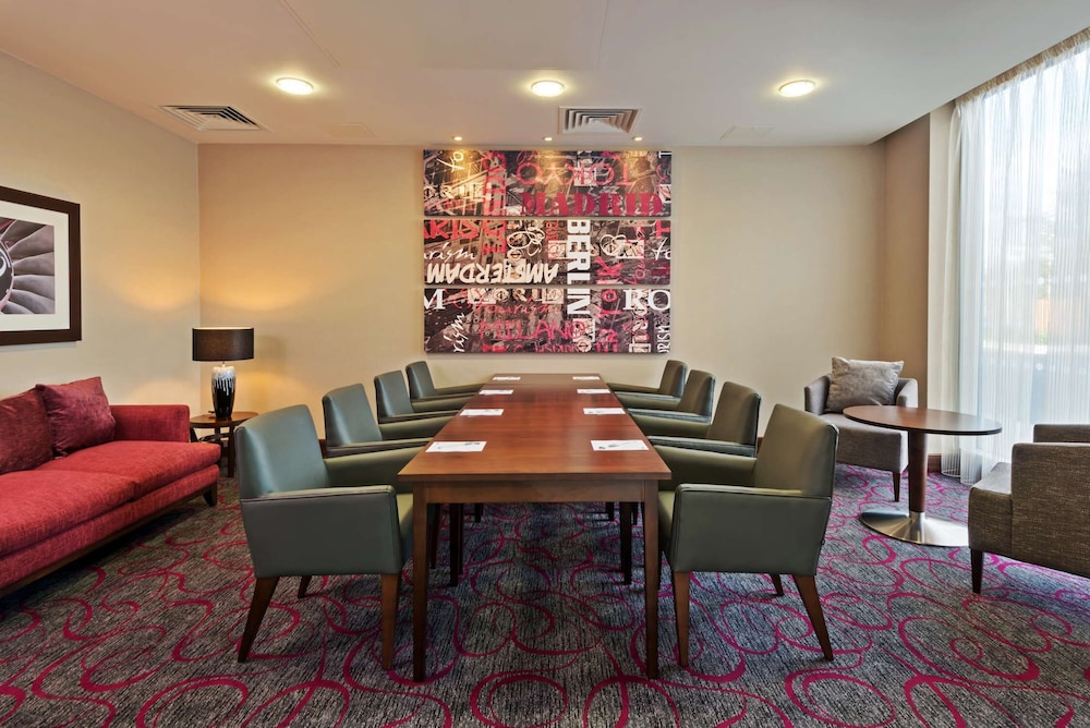 Hampton by Hilton London Luton Airport 16