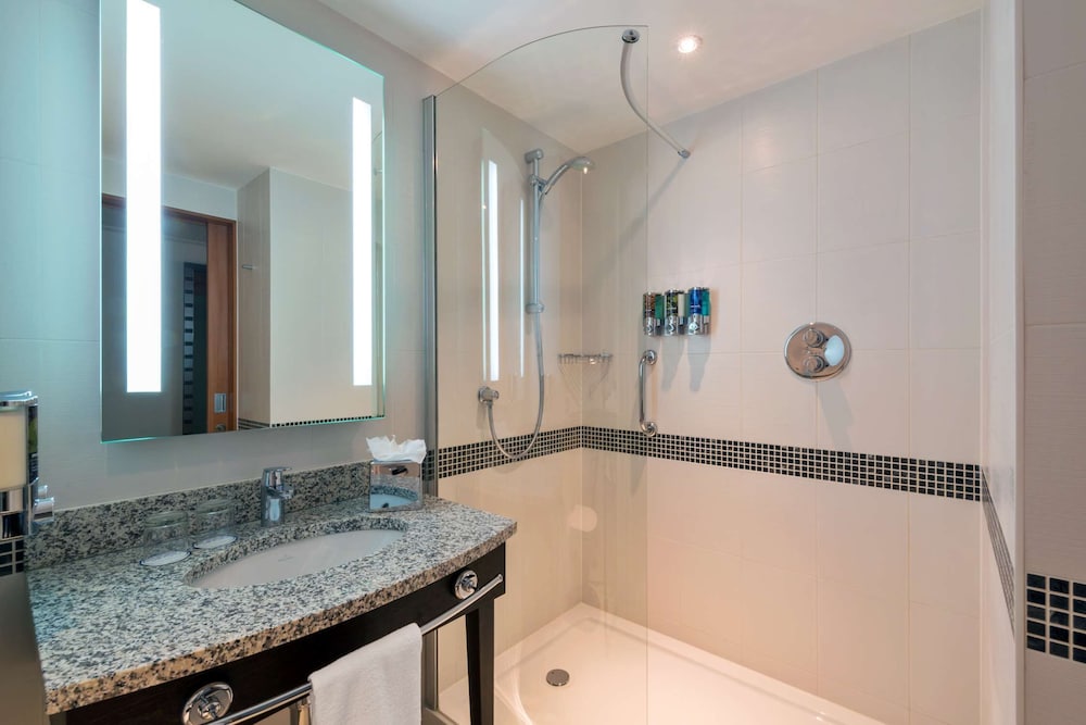 Hampton by Hilton London Luton Airport 20