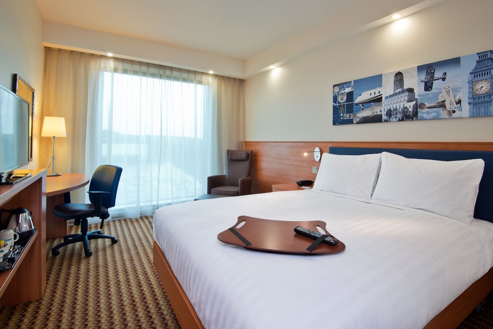 Hampton by Hilton London Luton Airport 4