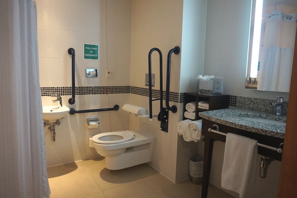 Hampton by Hilton London Luton Airport 18