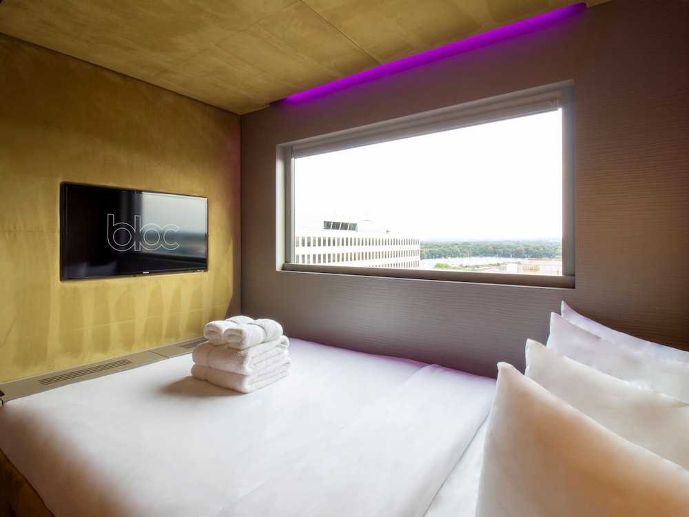 Bloc Hotel Gatwick 11