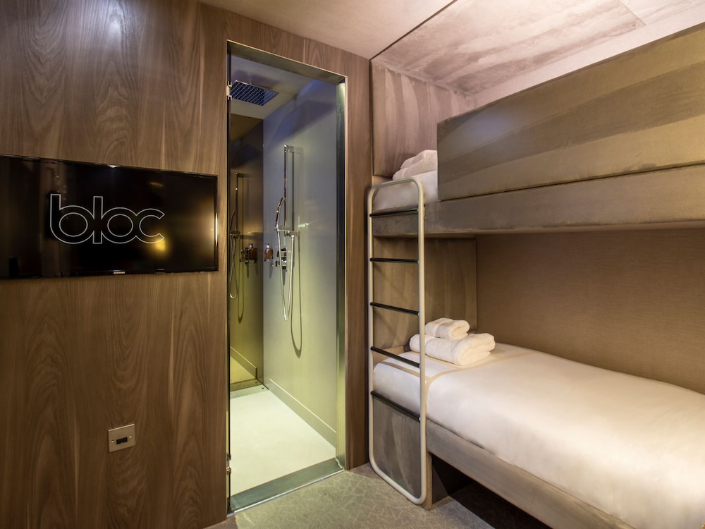 Bloc Hotel Gatwick 7