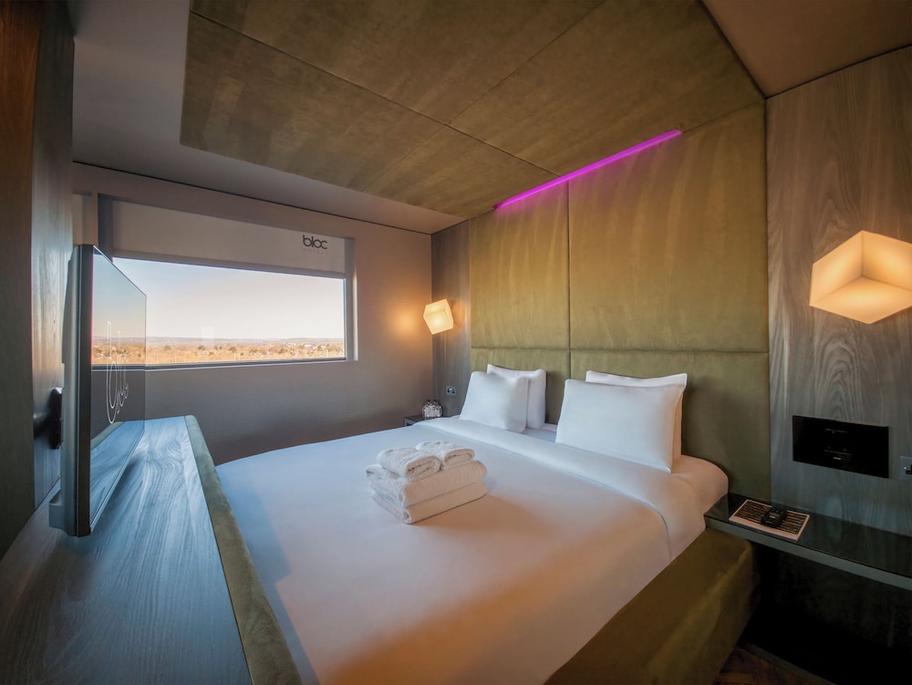 Bloc Hotel Gatwick 22