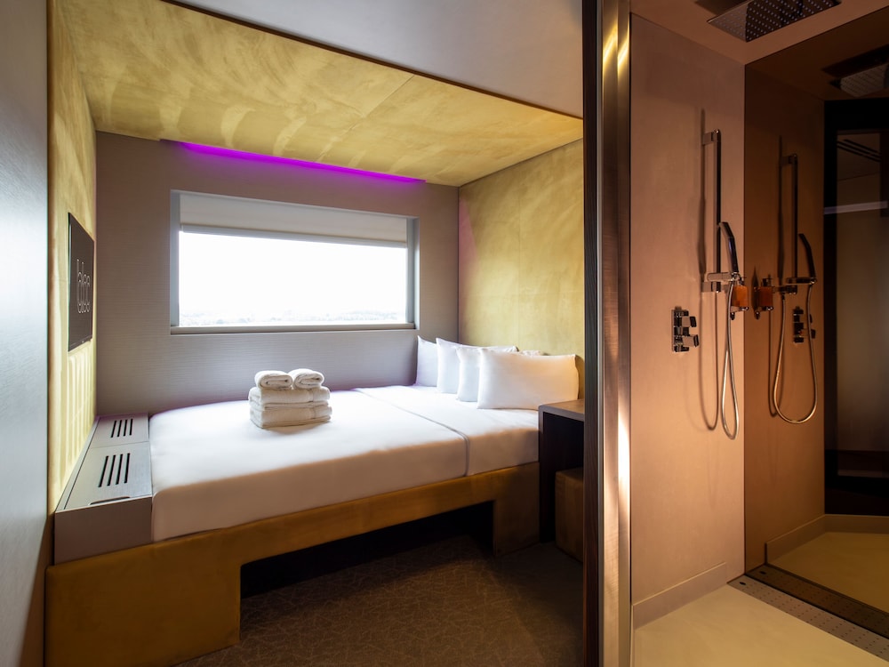 Bloc Hotel Gatwick 12