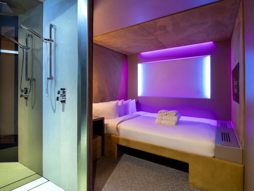 Bloc Hotel Gatwick 13