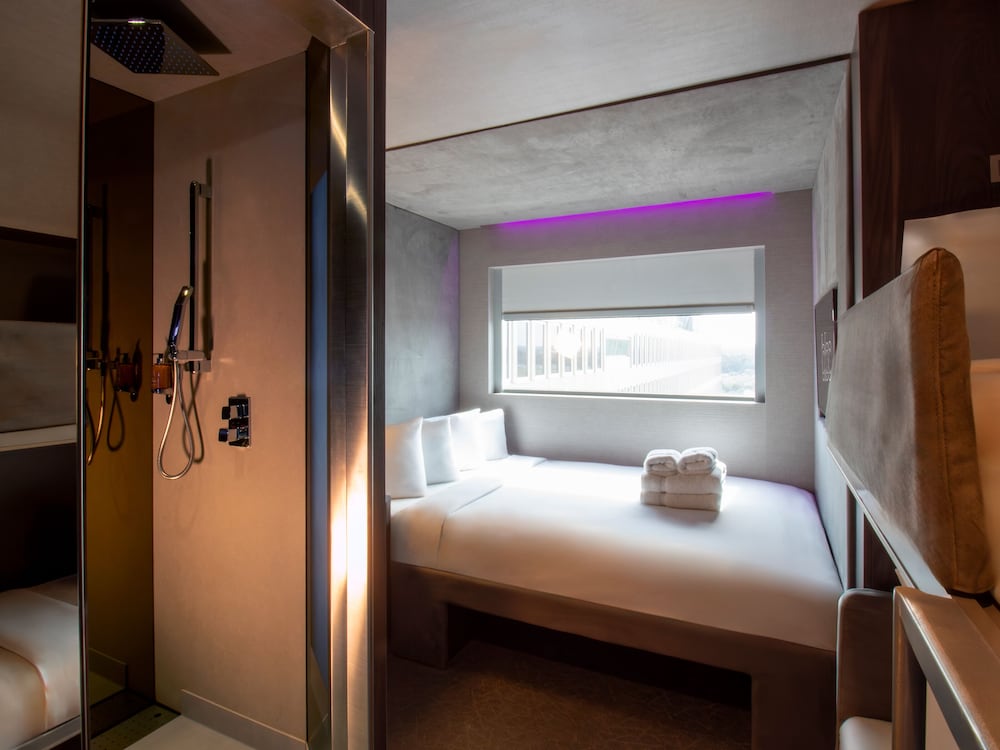 Bloc Hotel Gatwick 4