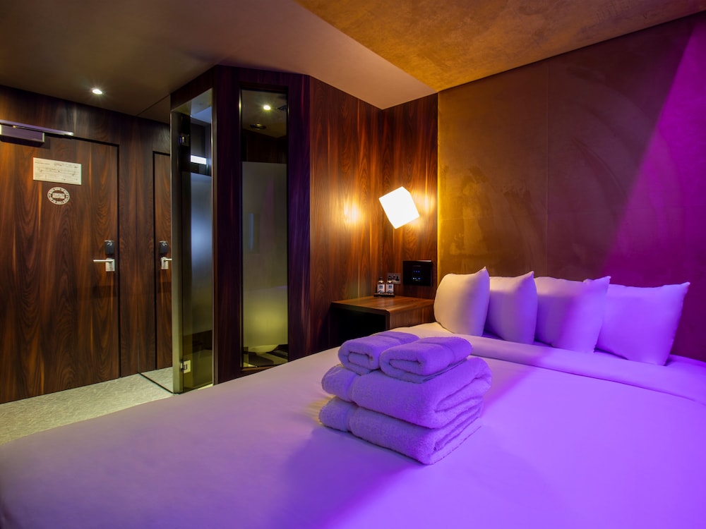 Bloc Hotel Gatwick 14