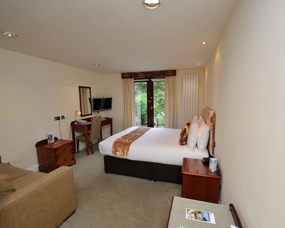 Best Western Plus Grim’s Dyke Hotel 4