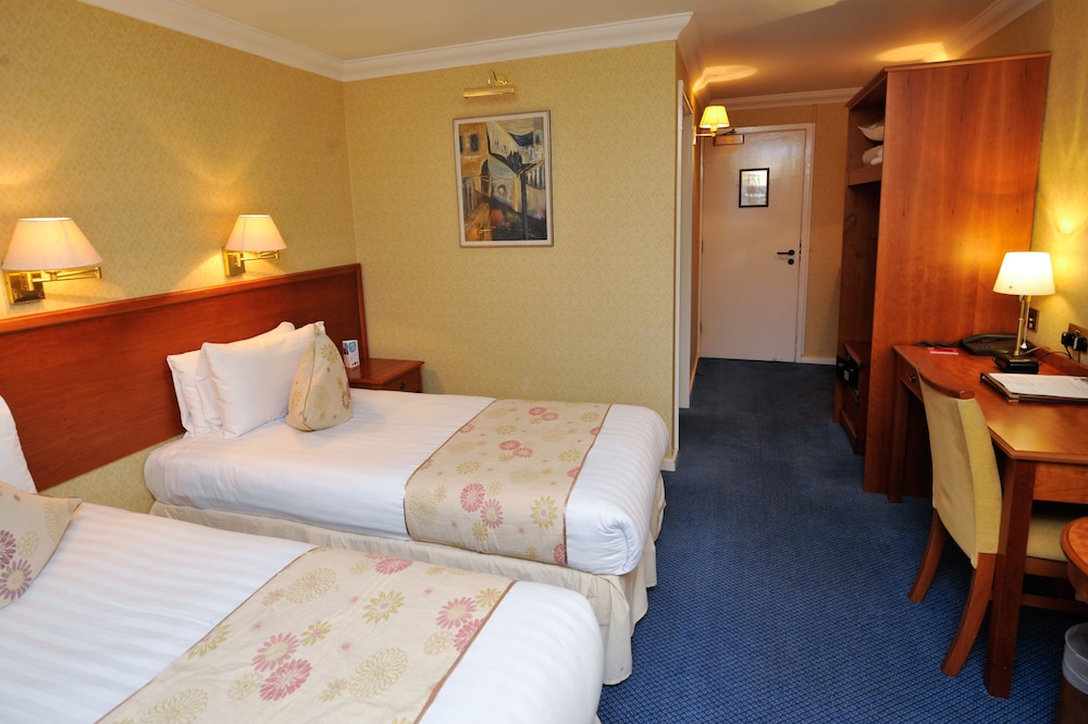 Best Western Plus Grim’s Dyke Hotel 5
