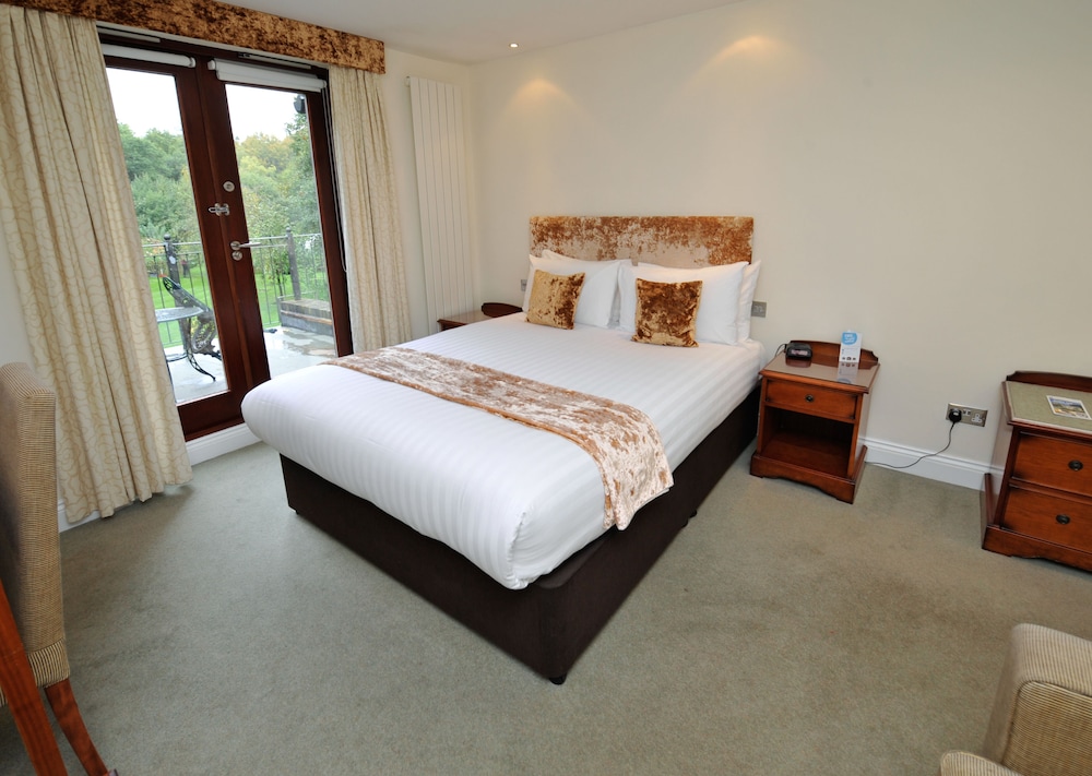Best Western Plus Grim’s Dyke Hotel 8