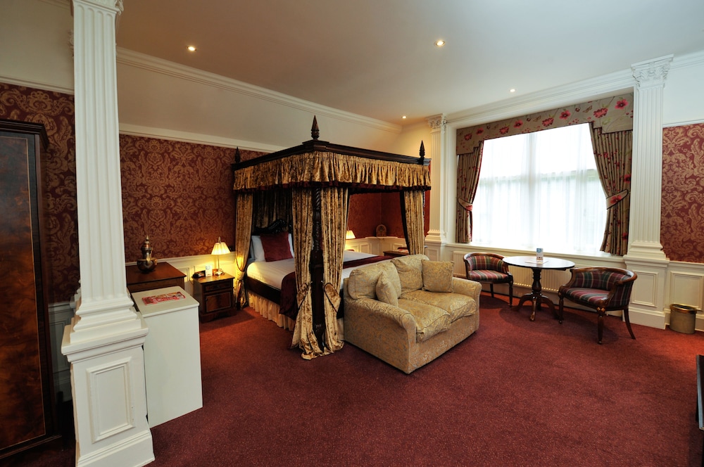 Best Western Plus Grim’s Dyke Hotel 10