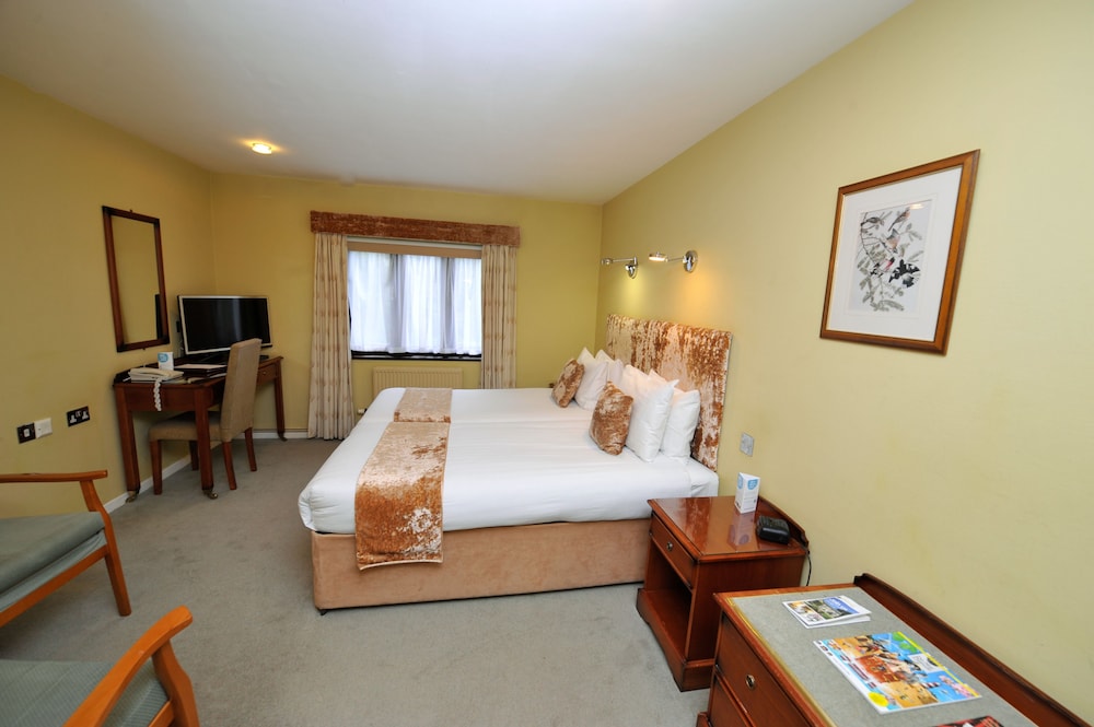 Best Western Plus Grim’s Dyke Hotel 6