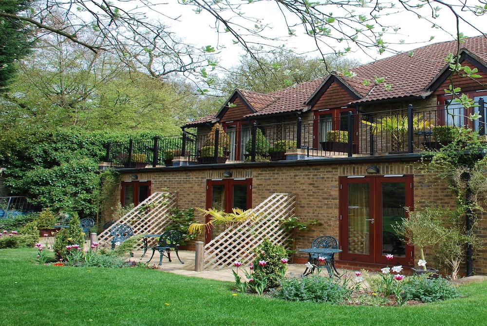 Best Western Plus Grim’s Dyke Hotel 11