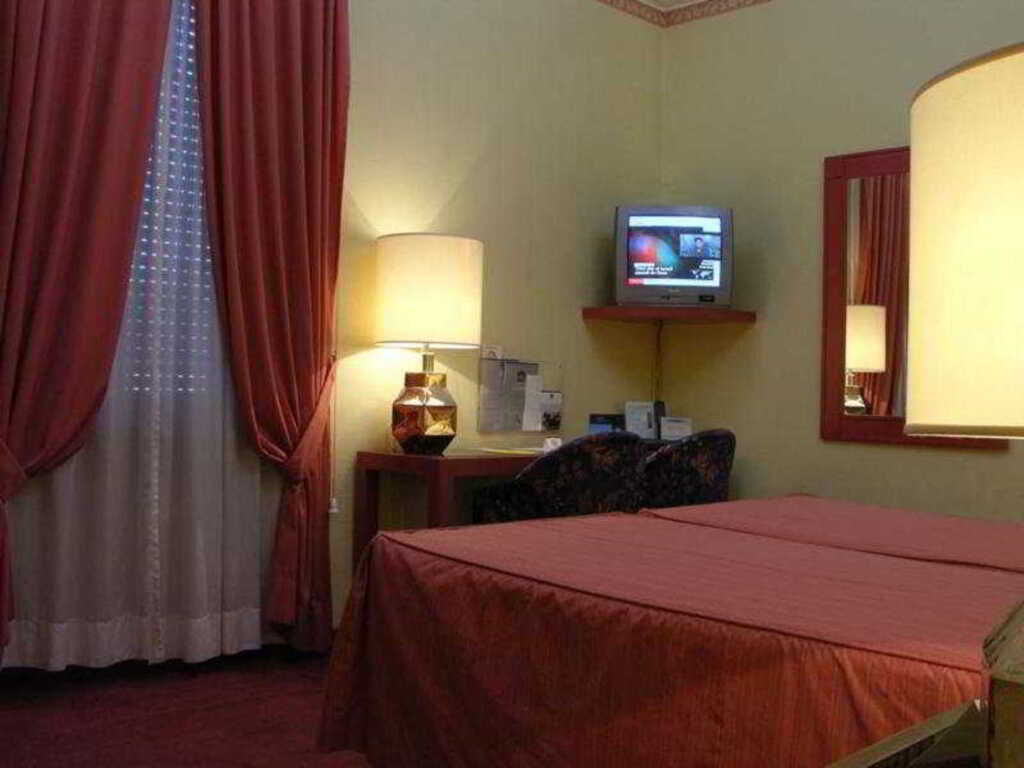 Aria Palace 10