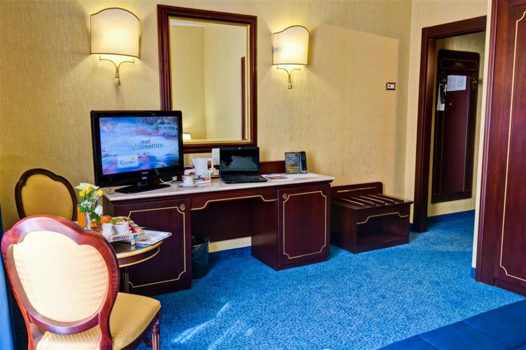 Aria Palace 9
