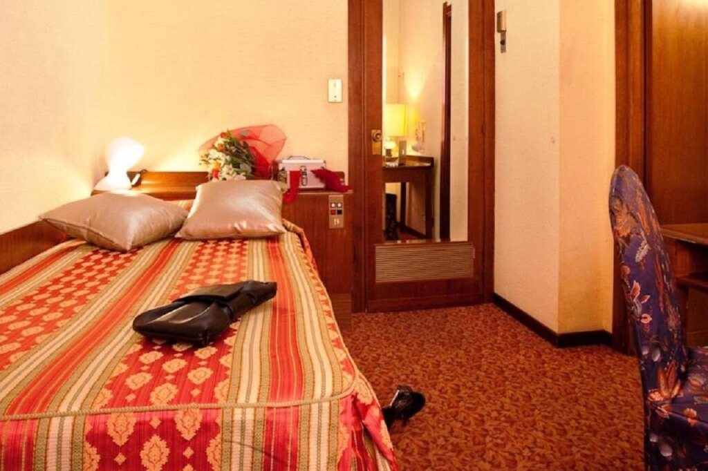 Aria Palace 7