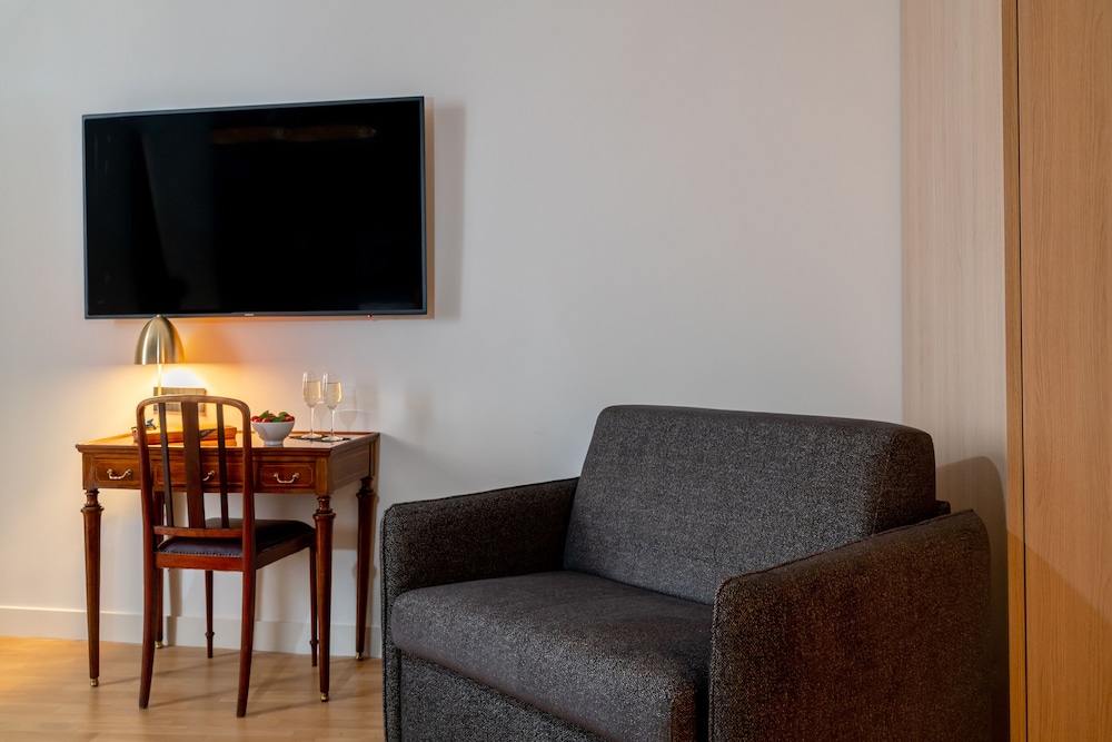 9Hotel Cesàri 12