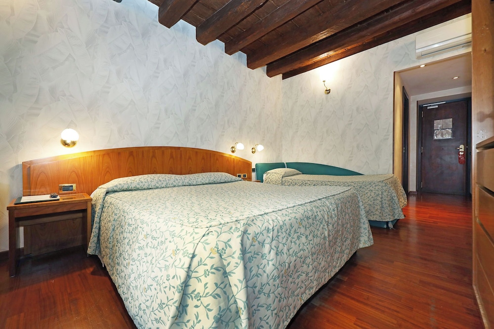 Hotel Corot 17