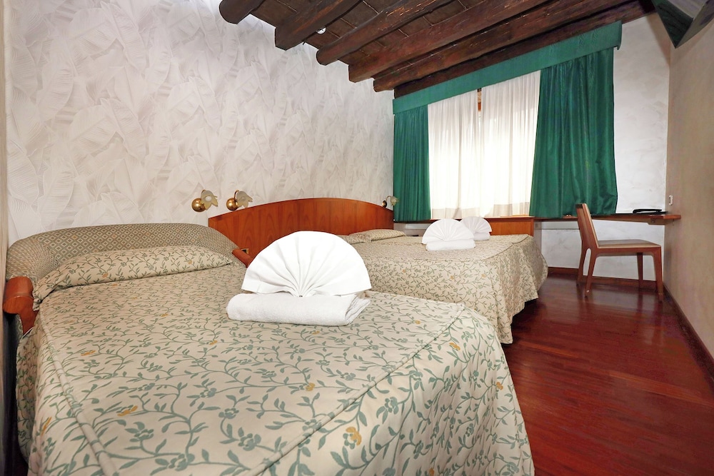 Hotel Corot 15