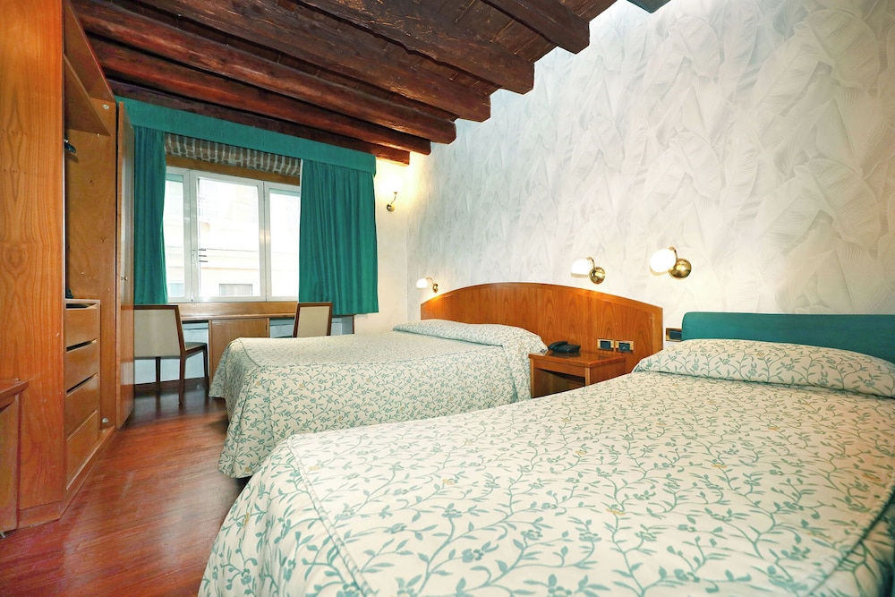 Hotel Corot 16