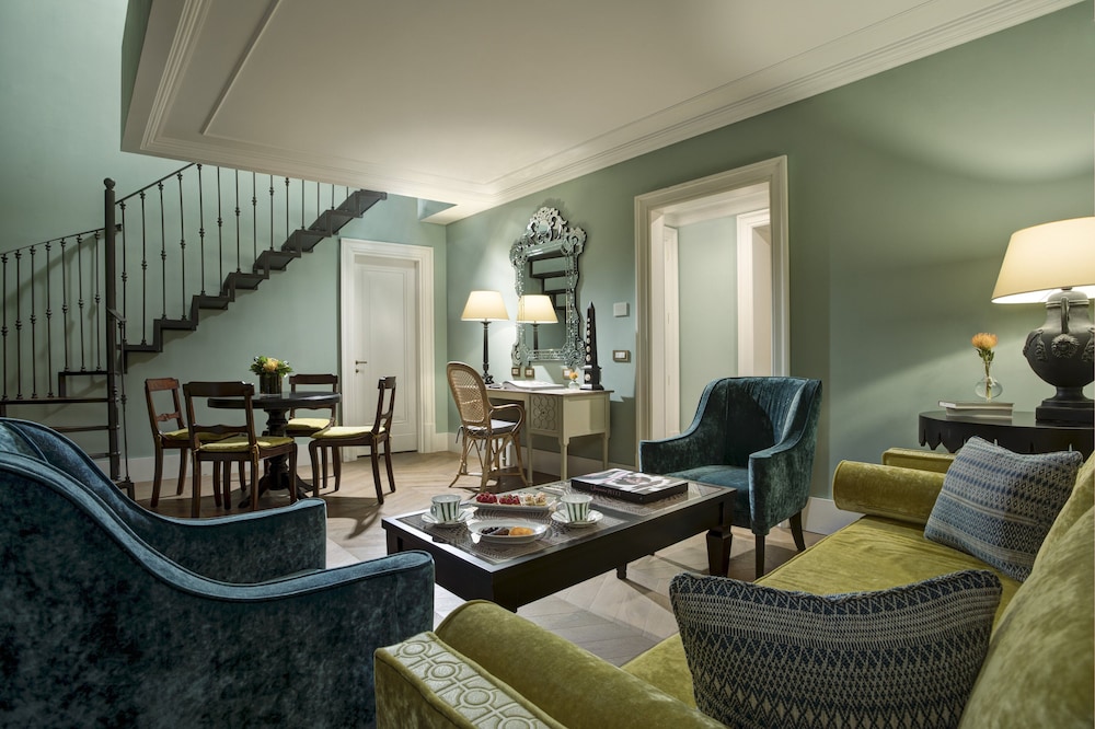 Hotel de la Ville, a Rocco Forte Hotel 21