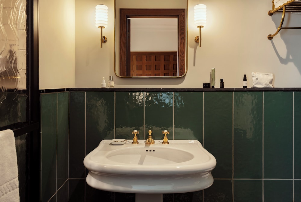 The Hoxton 21
