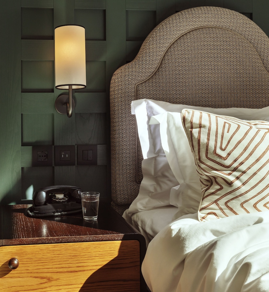 The Hoxton 10