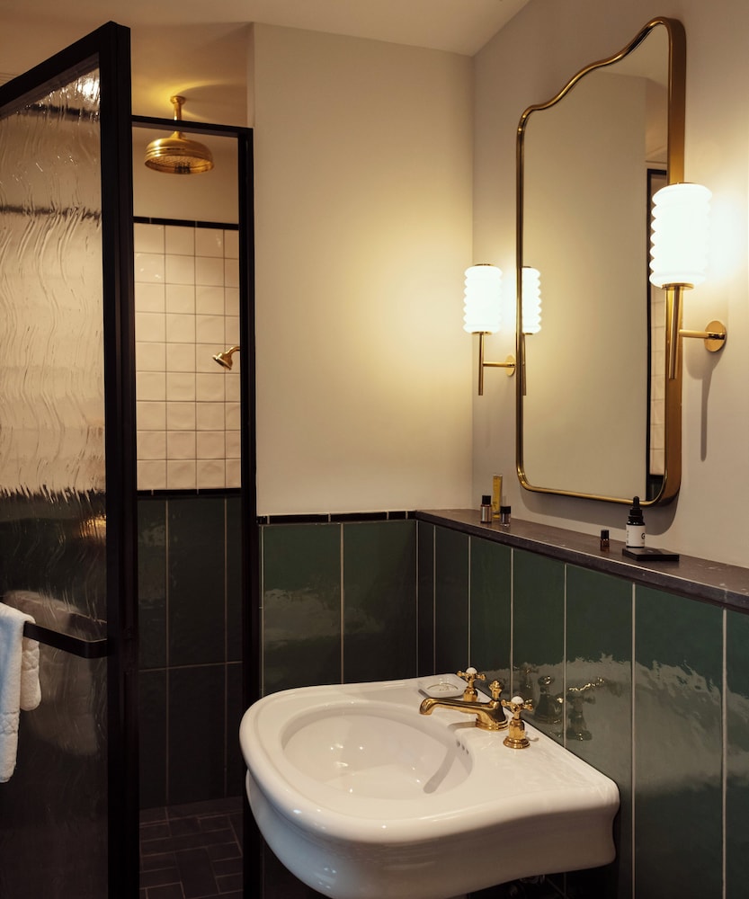 The Hoxton 20