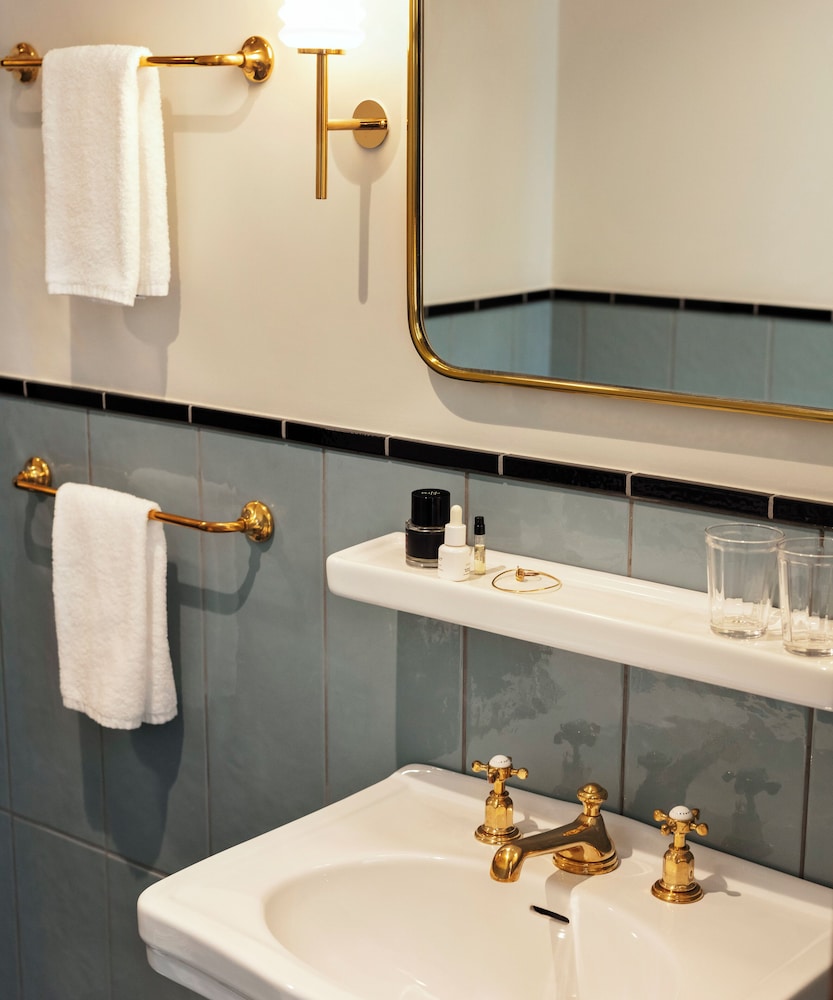 The Hoxton 22