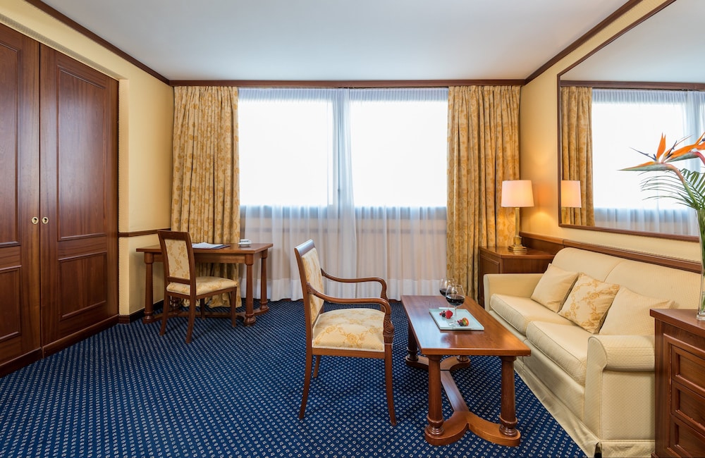 Leonardo Hotel Milan City Center 7