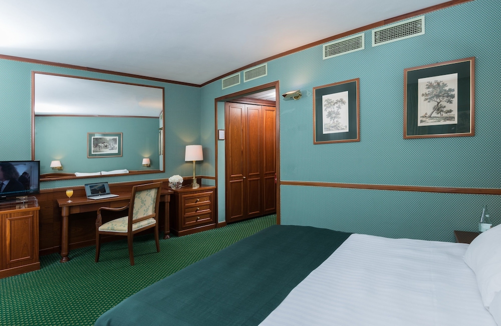 Leonardo Hotel Milan City Center 11