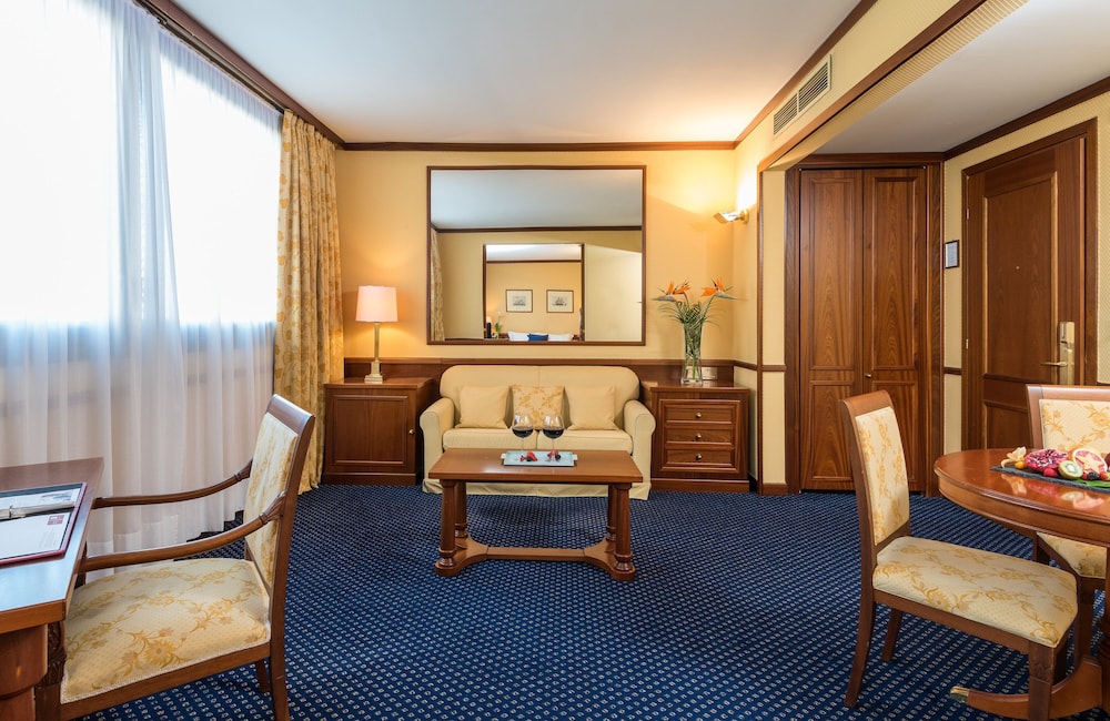 Leonardo Hotel Milan City Center 20