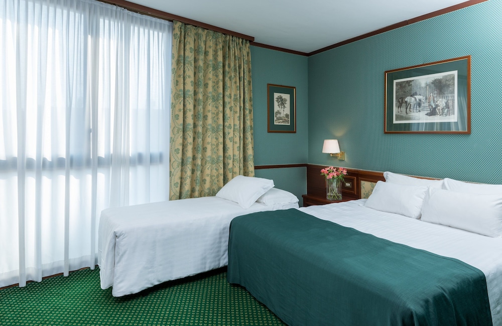 Leonardo Hotel Milan City Center 9