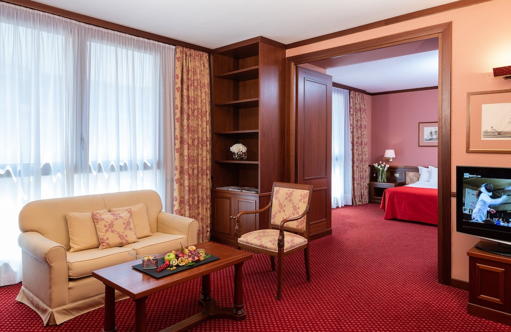 Leonardo Hotel Milan City Center 23