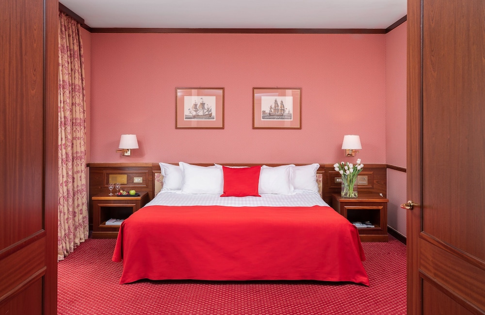 Leonardo Hotel Milan City Center 22
